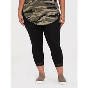 Torrid Crop Legging